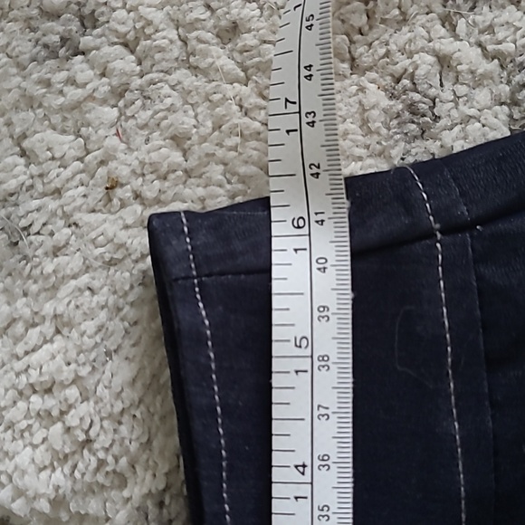 straight skirt - Picture 4 of 6